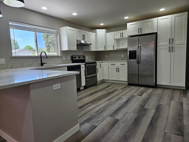 Building Photo - 2214 Claremont Ct