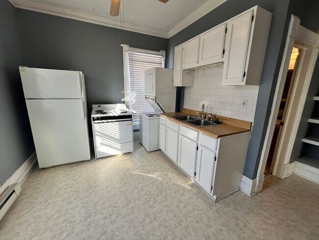 Building Photo - Beautiful Victorian home converted to one ...