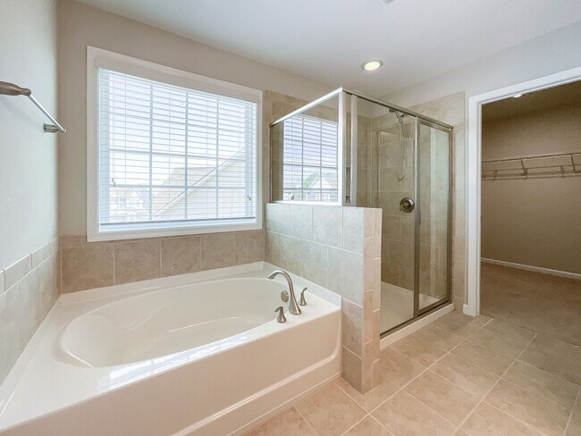 Building Photo - STUNNING 3 BEDS | 2.5 BATHS RENTAL HOME IN...