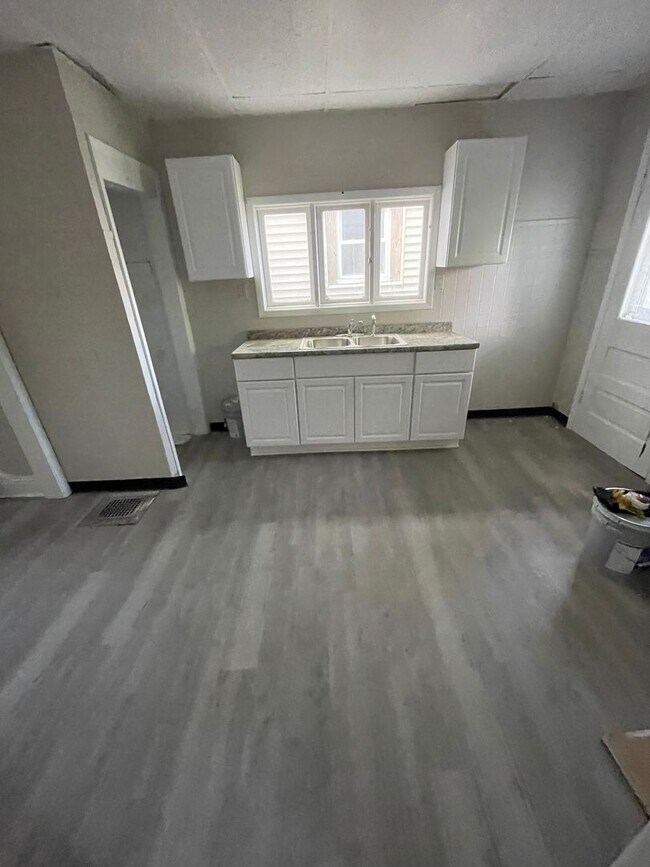 Building Photo - Section 8 Accepted!