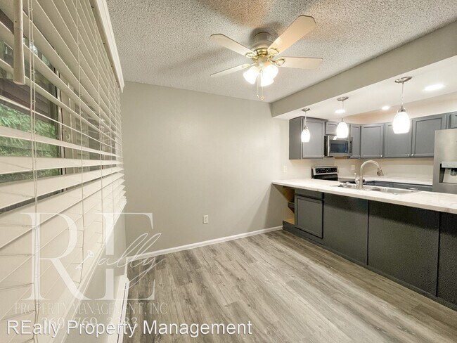 Building Photo - 2 br, 1 bath House - 2929 SE Mile Hill Dr #A3