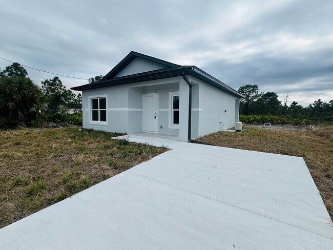 Foto del edificio - Brand-New Modern 2BR/1BA Home – Desirable Lehigh Location