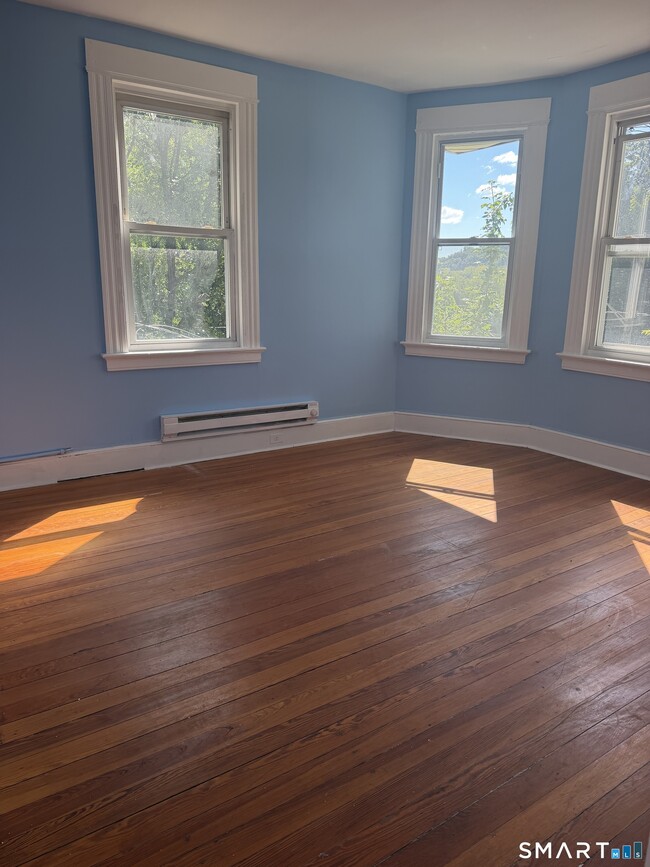 Building Photo - 61 Lounsbury St