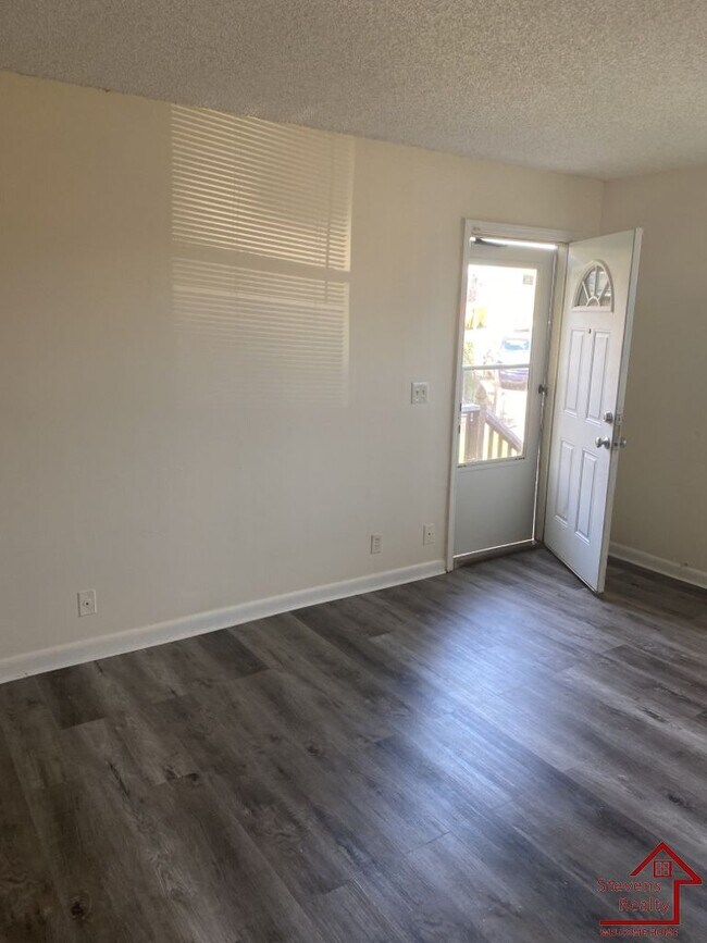 Building Photo - 308 Hawk View Ct