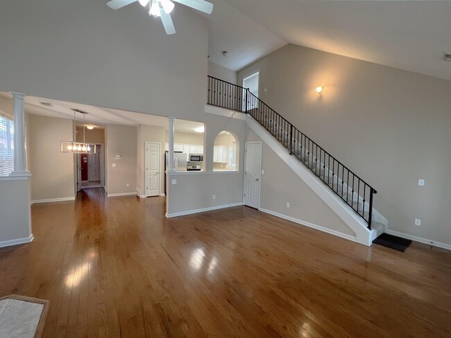 Building Photo - 1342 Island Pl E
