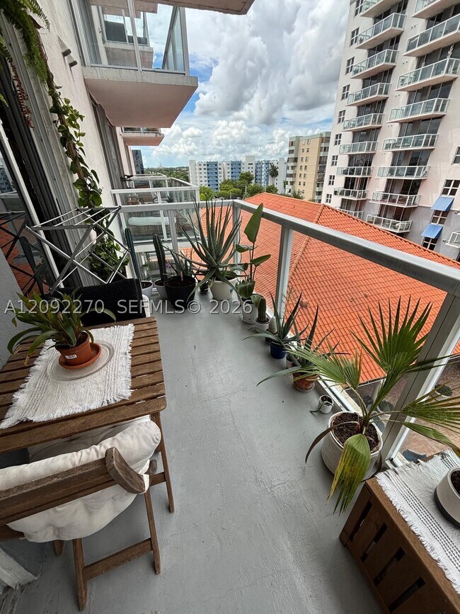 Foto del edificio - 5077 NW 7th St