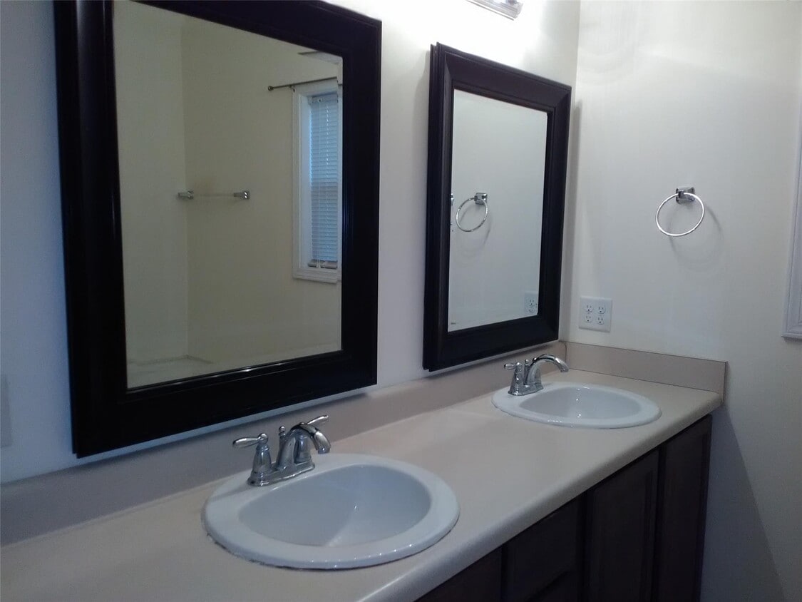 Foto del edificio - 984 Scotland Rd