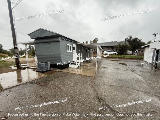 Building Photo - Nice home with a big lot in the city of Pe...