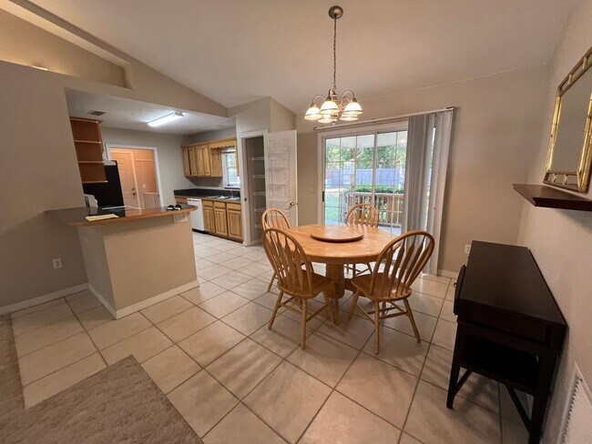 Foto del edificio - 3BR/2BA Home with 2 Car Garage, Fenced Yard & RV Hookups – Lake City, FL