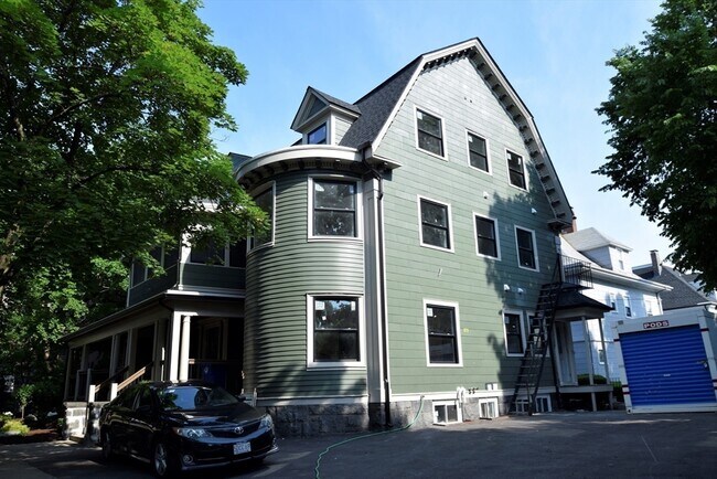 Building Photo - 44 Winslow Rd
