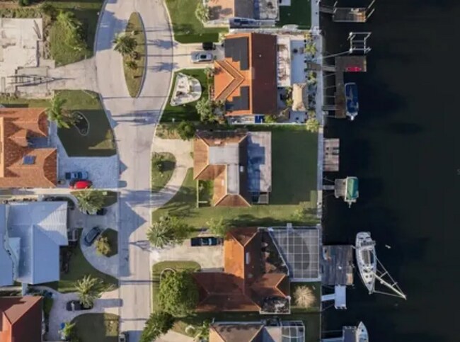 Foto del edificio - 5401 Leeward Ln