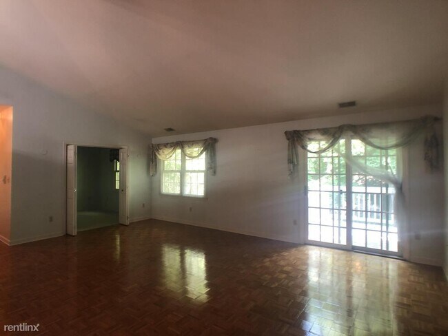 Building Photo - 2445 Old Greentree Rd
