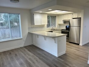 Building Photo - 1815 SE Blairmont Dr
