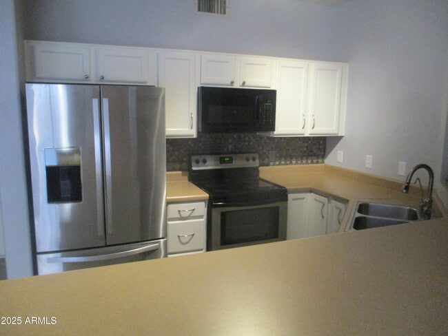 Building Photo - 2165 N San Vincente Dr
