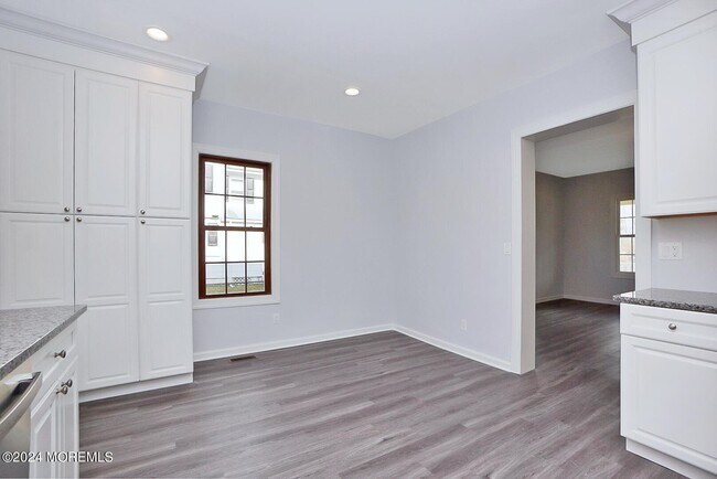 Building Photo - 207 Locust Ave