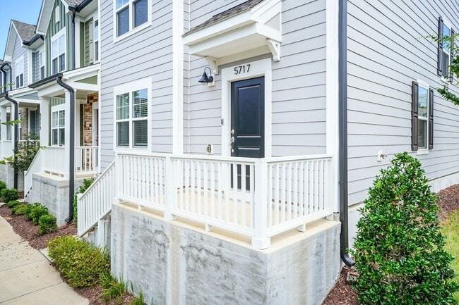 Building Photo - 5717 Volos Ave