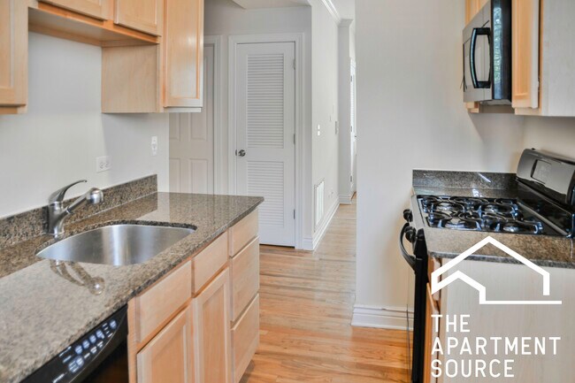 Photo - 1210 W Waveland Ave Apartment