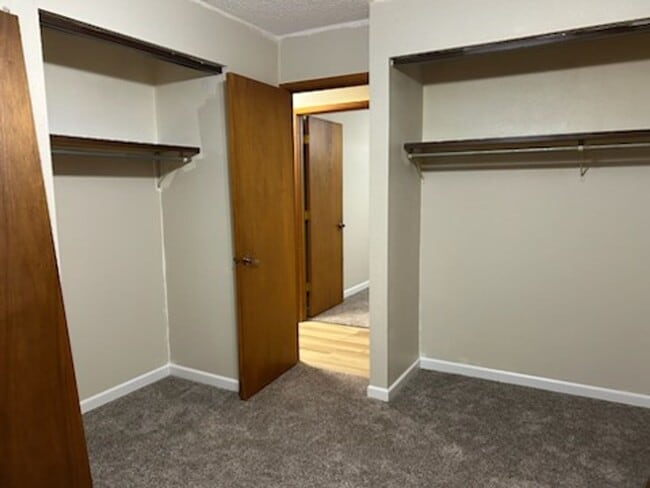 Foto del edificio - 5408/5410 Helen Ct