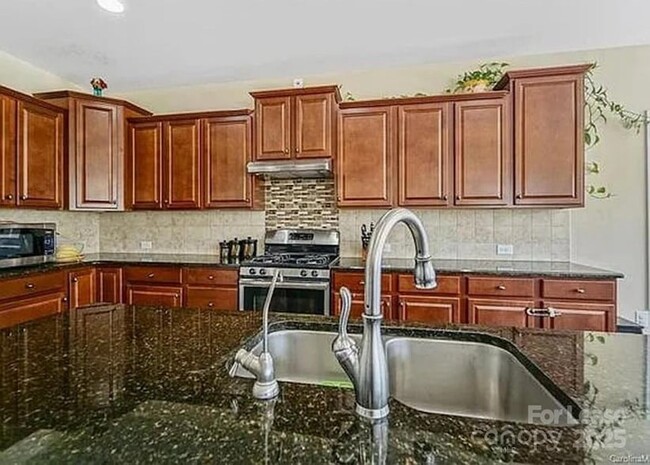 Foto del edificio - 8106 Mandeville Ct