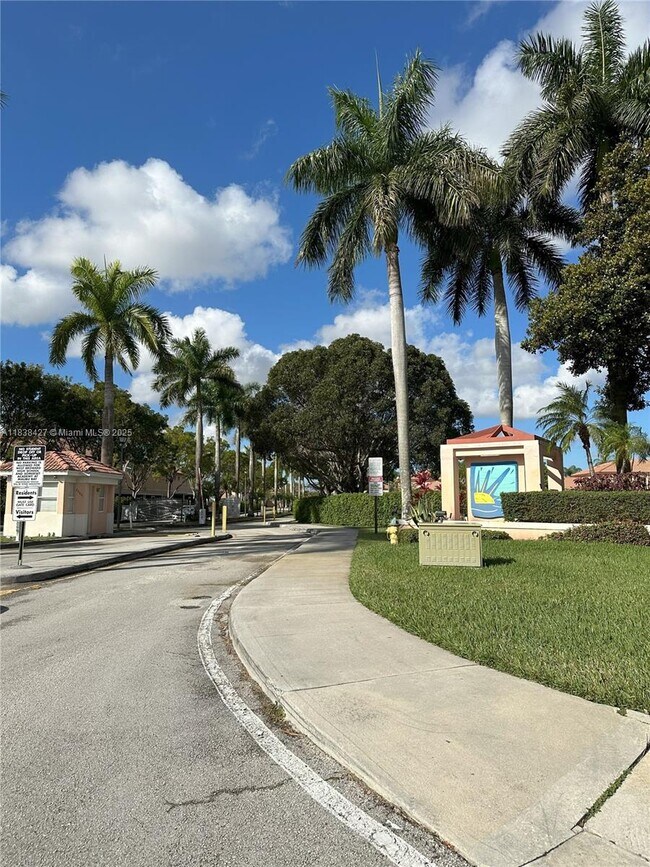 Foto del edificio - 762 NW 208th Terrace
