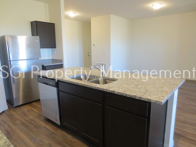 Building Photo - Beautiful 3 Bedroom, 2 Bathroom Home