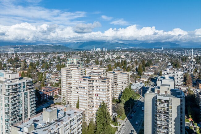 Photo du bâtiment - Edgewater Plaza