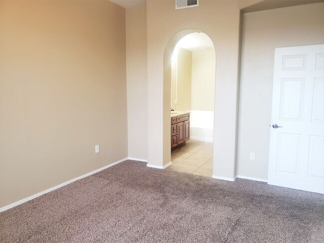 Foto del edificio - 3 bed 2 bath Condo