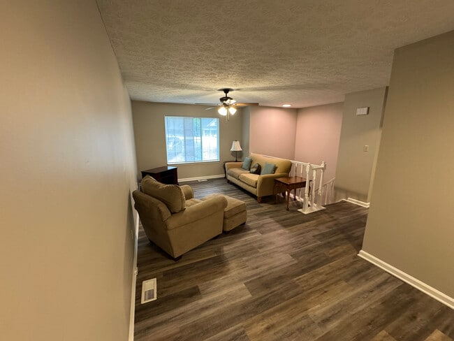 Building Photo - 3209 Joanne Dr