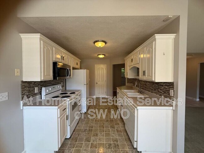 Building Photo - 3307 S Brunswick Ave