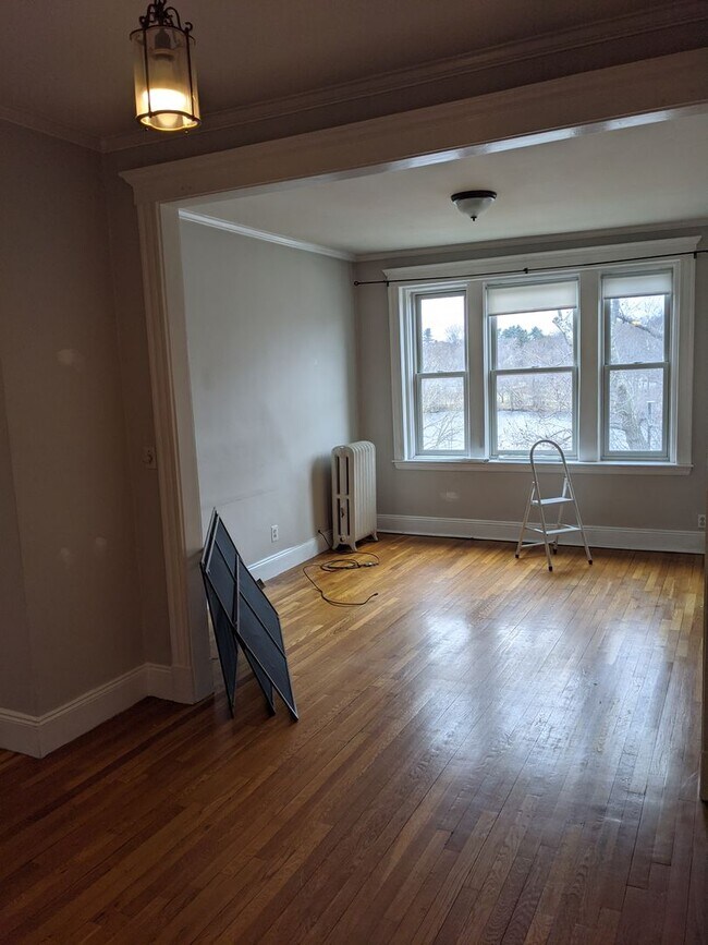 Foto del edificio - Jamaica Plain top floor 2 bedroom for September 1