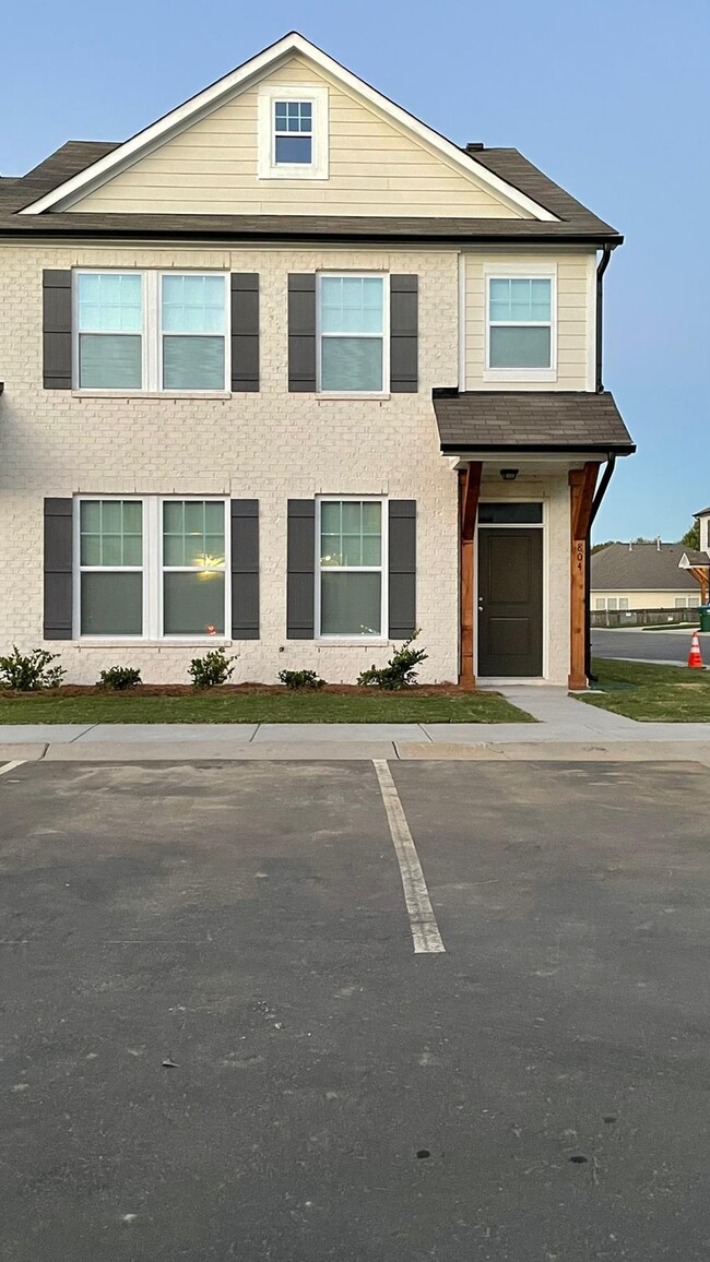 Building Photo - 804 Lew Dr