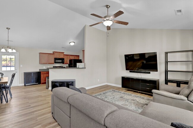 Foto del edificio - 105 Rosemary Ave