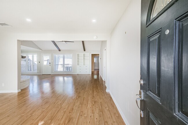 Foto del edificio - 9714 Railton St