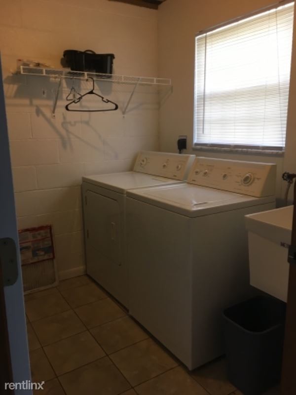Building Photo - 2 br, 1.5 bath Townhome - 422 Silvis Way