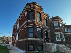 Building Photo - 4956 W Erie St