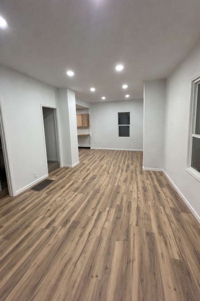 Building Photo - 1621 S Taylor St