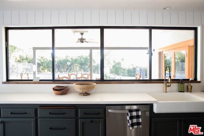 Building Photo - 1420 Cuyama Rd