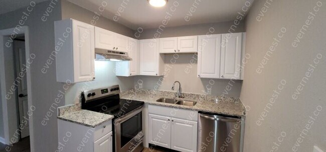 Building Photo - 6202 Greenacre Rd