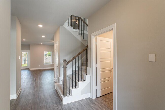 Building Photo - 17104 Coneflower Pl