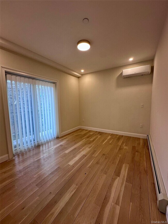 Foto del edificio - 64-67 185th St