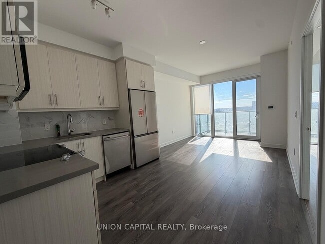 Building Photo - 105 Oneida Crescent