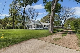 Building Photo - 1111 Park Dr