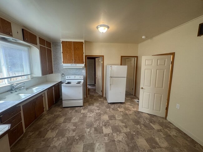 Building Photo - Non-Refundable & Security Deposit Total: $1200.00