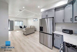 Building Photo - 5841 Vanalden Ave