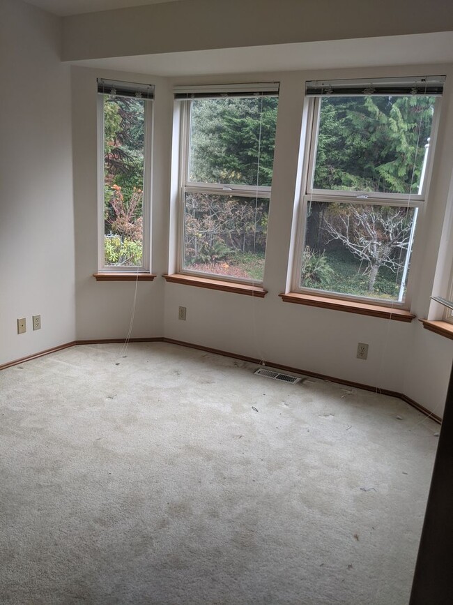 Foto del edificio - Gorgeous 3-bedroom home on Hood canal with...