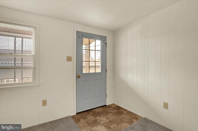 Foto del edificio - 105 W Main St