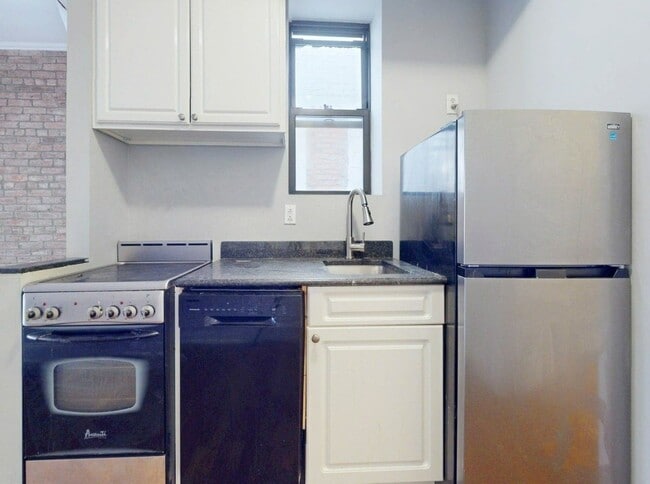 Building Photo - East 25th Street
