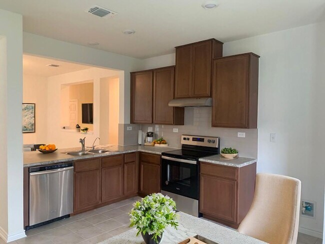 Foto del edificio - ONE STORY  |  NO CARPET  |  9' CEILING  |  EASY MAINTENANCE  |  2 CAR GARAGE  |  BUILT IN 2023