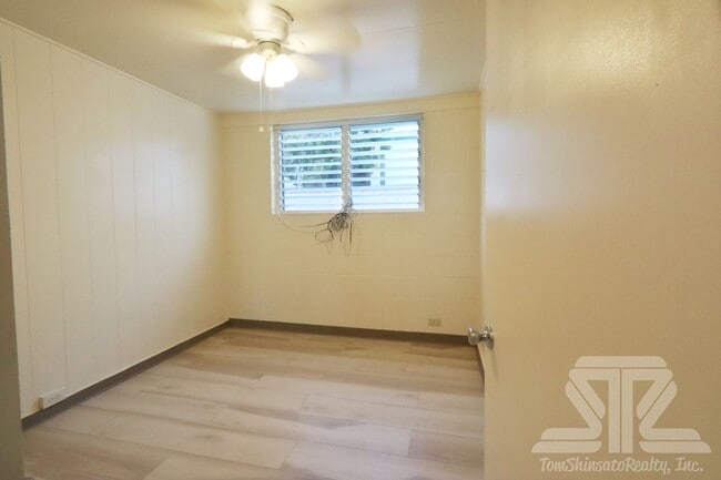 Building Photo - 1152