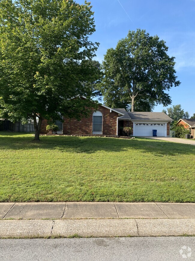 Front View - 2016 W Jefferson St